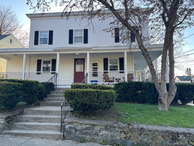 123 Hibbert St, Unit 3