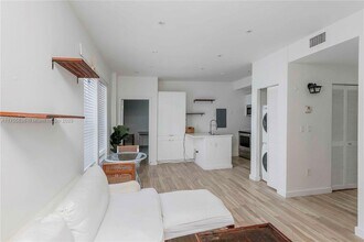 737 Jefferson Ave in Miami Beach, FL - Building Photo - Building Photo