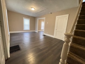 16 Victory Dr in Pontiac, MI - Building Photo