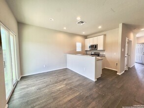 7427 Capstone Rdg in San Antonio, TX - Building Photo - Building Photo