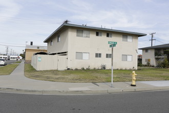 6561 Ginger Ln in Westminster, CA - Building Photo - Building Photo