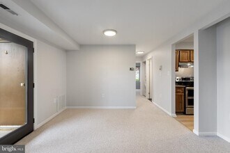 1115 Castle Harbor Way-Unit -1A in Glen Burnie, MD - Building Photo - Building Photo
