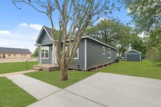 1006 9th St in Hempstead, TX - Building Photo - Building Photo