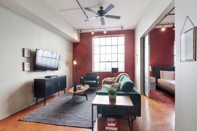 920 Poeyfarre St in New Orleans, LA - Foto de edificio - Building Photo