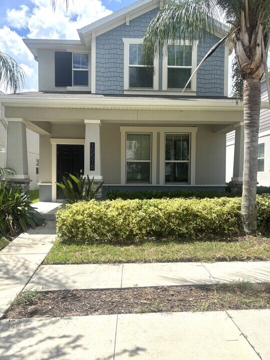 15518 Water Spring Blvd in Winter Garden, FL - Foto de edificio