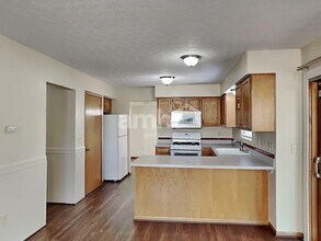 115 Grove Run Rd in Commercial Point, OH - Foto de edificio - Building Photo