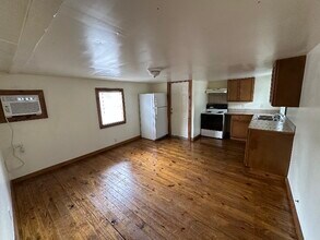 85 Young Rd, Unit S in Huntsville, TX - Foto de edificio - Building Photo