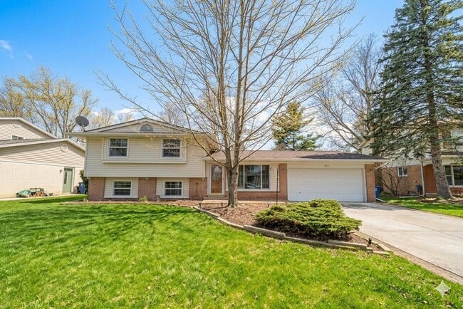 property at 3212 Lockridge Dr