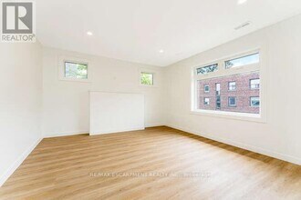 127 Victoria Ave in Hamilton, ON - Building Photo - Building Photo