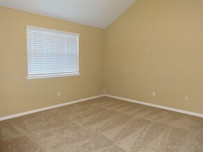 32007 Annice Ln in Pinehurst, TX - Building Photo - Building Photo