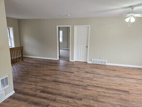 52 Shelterwood Rd, Unit B in East Greenbush, NY - Foto de edificio - Building Photo