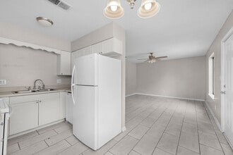 131 Bayou View Dr, Unit B in Fort Walton Beach, FL - Foto de edificio - Building Photo