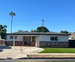 15853 Stare St, Unit 15855 Stare St in North Hills, CA - Building Photo