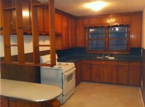 10104 White Ave in Kansas City, MO - Building Photo - Building Photo