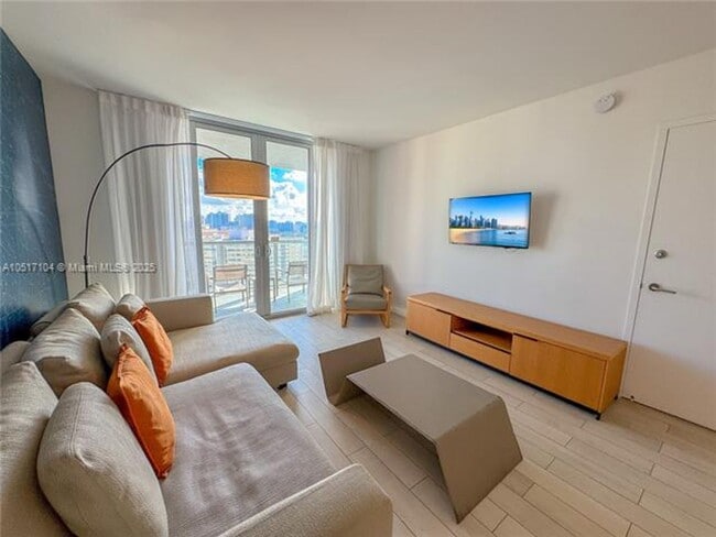 2602 E Hallandale Beach Blvd in Hallandale Beach, FL - Building Photo - Building Photo