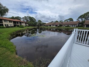 5196 Lake Village Dr in Sarasota, FL - Building Photo - Building Photo