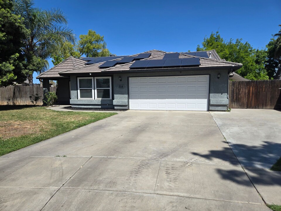 814 Heath Ct in Lemoore, CA - Building Photo