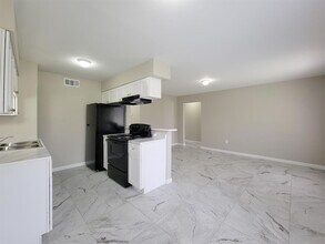 3206 Lobit Dr in Dickinson, TX - Building Photo - Building Photo