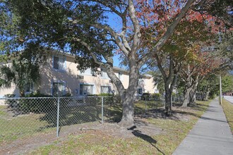 Forest Lane Apartments in Pinellas Park, FL - Foto de edificio - Building Photo