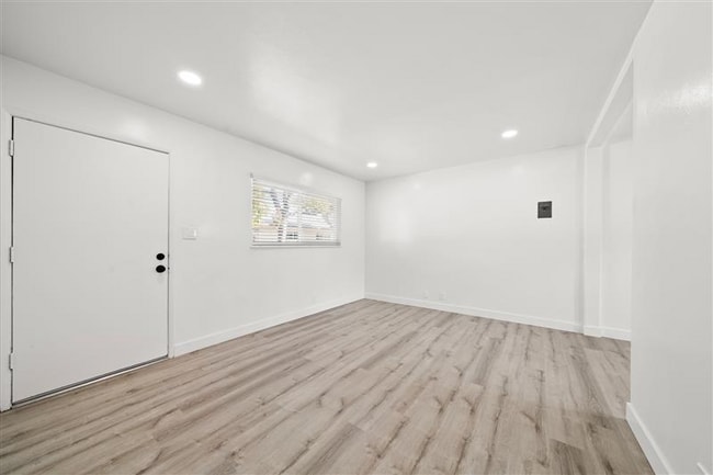 870 S Philadelphia St, Unit 870-B S Philadelphia St Anaheim, CA 92805 in Anaheim, CA - Building Photo - Building Photo