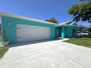 271 Diogenes St in Dunedin, FL - Building Photo - Building Photo