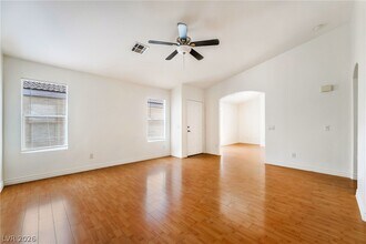 11000 Vallerosa St in Las Vegas, NV - Building Photo - Building Photo