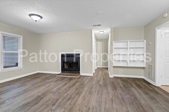 121 Misty Oak Rd in Columbia, SC - Foto de edificio - Building Photo