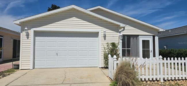 property at 2419 Southern Oak St