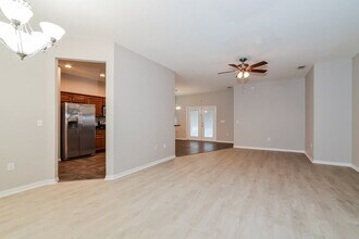 7012 Brenton Manor Ln, Unit 1403 in Winter Haven, FL - Foto de edificio - Building Photo