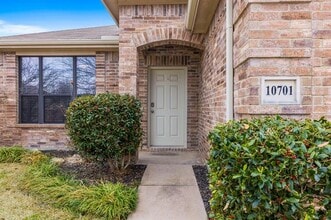 10701 Vista Heights Blvd in Fort Worth, TX - Building Photo - Building Photo