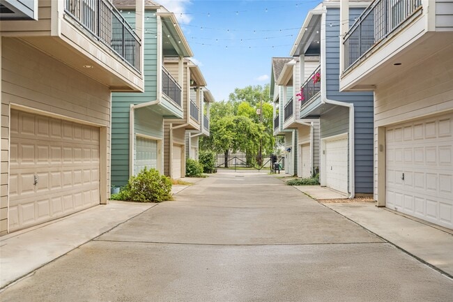 911 W 19th St in Houston, TX - Building Photo - Building Photo
