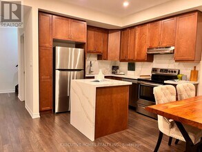 220 Lagerfeld Dr in Brampton, ON - Building Photo - Building Photo