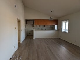 1328 W Gardena Blvd, Unit 3 in Gardena, CA - Building Photo