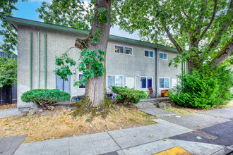 2620 E Cherry St in Seattle, WA - Building Photo - Building Photo