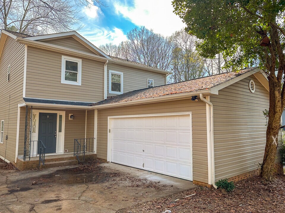 4933 Lailwood Cir in Charlotte, NC - Building Photo