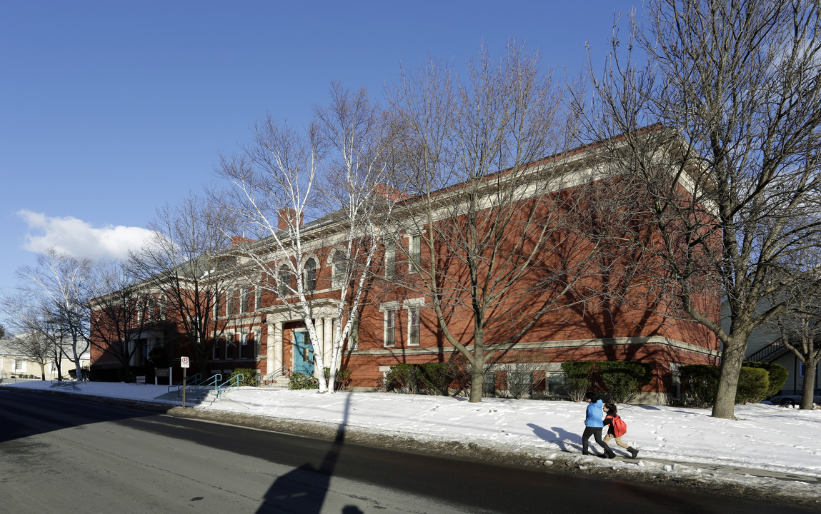 Maynard School Apartments in Manchester, NH - Building Photo