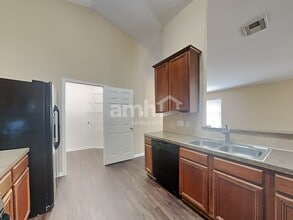 1034 Riverwood Dr in Dickinson, TX - Building Photo - Building Photo