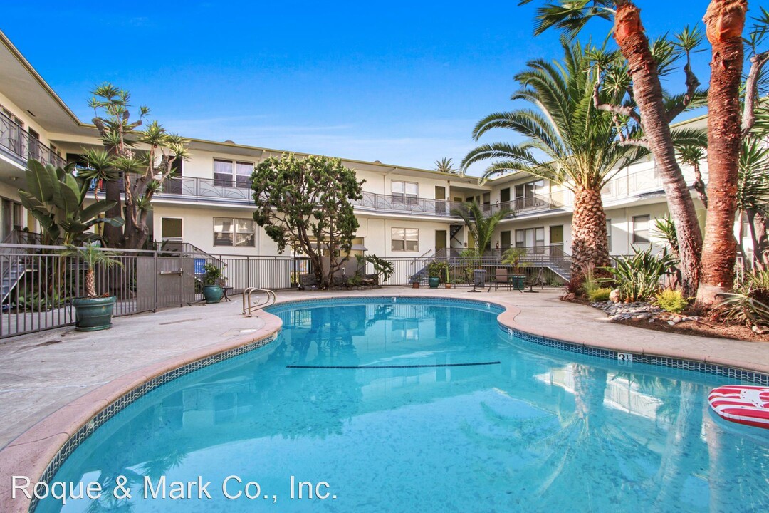 300 California Ave in Santa Monica, CA - Building Photo