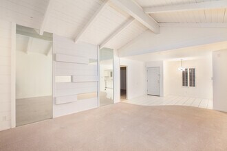 451 E Vía Carisma in Palm Springs, CA - Building Photo - Building Photo