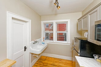 145 S. Fitzhugh in Rochester, NY - Building Photo - Interior Photo