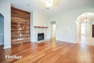 1118 Chase Park Dr in Bacliff, TX - Foto de edificio - Building Photo