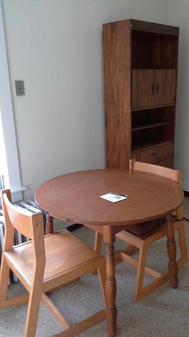 931 E State St in Ithaca, NY - Foto de edificio - Building Photo