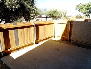 55889 Santa Fe Trl in Yucca Valley, CA - Foto de edificio - Building Photo