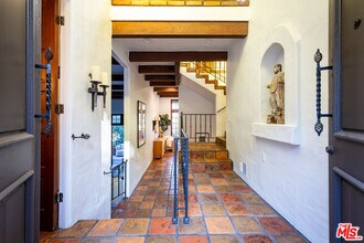 2942 Passmore Dr in Los Angeles, CA - Building Photo - Building Photo