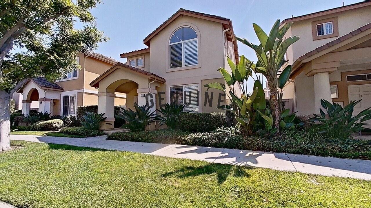35 Avanzare in Irvine, CA - Building Photo