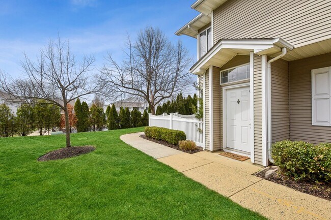73 Ashley Ct in Bedminster, NJ - Building Photo - Building Photo