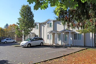 1971 SE 122nd Ave in Portland, OR - Building Photo - Building Photo