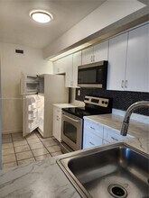 8640 SW 212th St in Cutler Bay, FL - Foto de edificio - Building Photo
