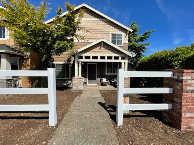 19573 Hummingbird Loop in Oregon City, OR - Building Photo - Building Photo