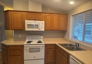 151 Cardinal Ln in Kelso, WA - Building Photo - Building Photo